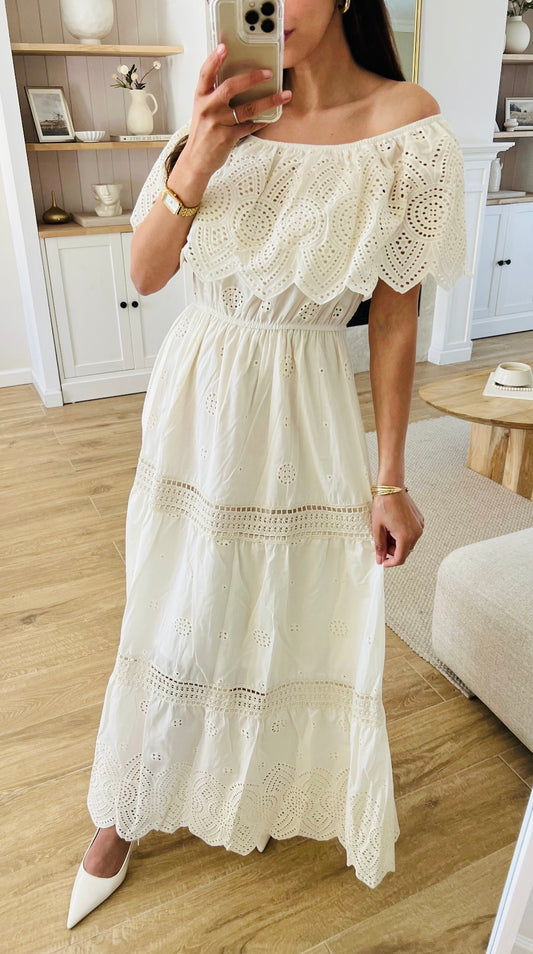 Robe beige bustier en broderie anglaise